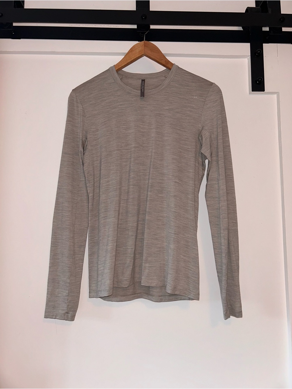 Arc’teryx Women’s Gray Heather Long Sleeve Performance Top Shirt